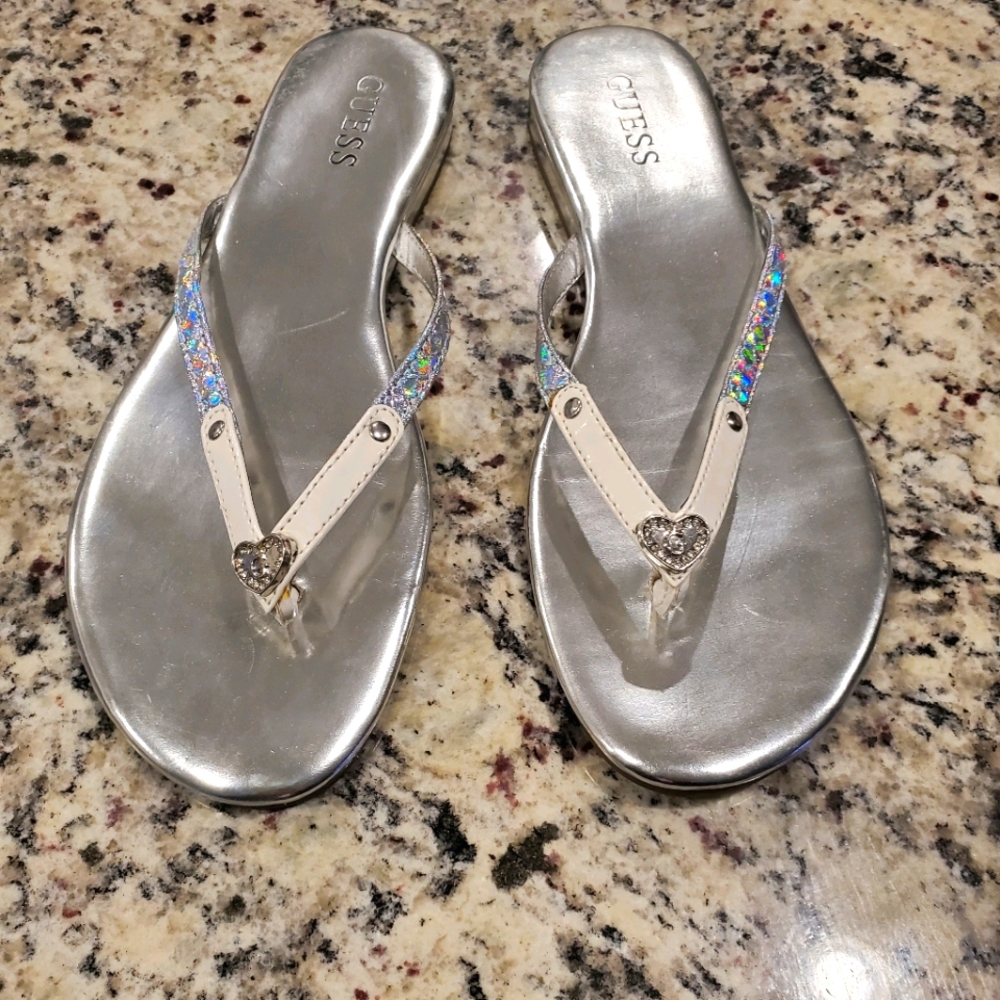 Guess Flip Flops